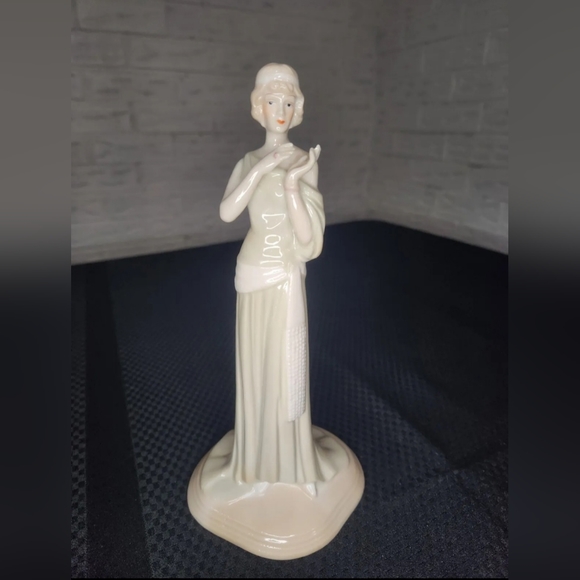 Porcelain Flapper Girl Figurine - Picture 9 of 10